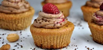 Mandlové cupcakes s kávovým kešu krémem